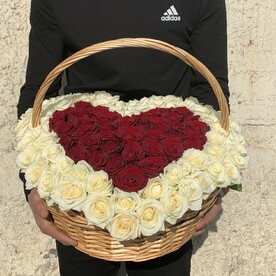 Роза в корзине