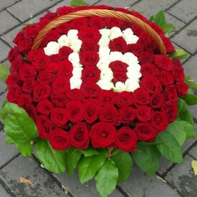 Корзина с розами