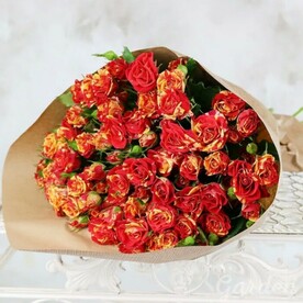 Букет из кустовых роз.