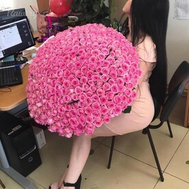 Букет из розовых роз.