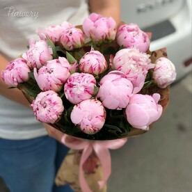 Букет из пионов.