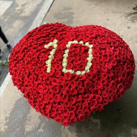 Сердца корзина 1001- розы