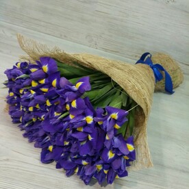 Букет из синих ирисов