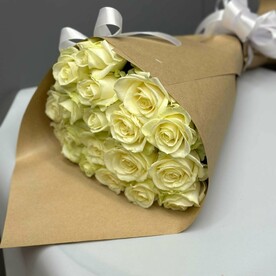 Букет из 19 белых роз