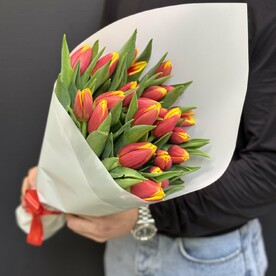 Букет из 25 тюльпанов «Огонь» 🔥🌷