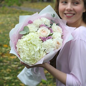 Небеса Флори. Большой букет 56 с гортензией и садовыми розами