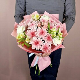 Хризантема кустовая, Альстромерия, Диантус, Роза кустовая, Дизайнерская упаковка