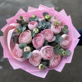 Букет из 19 розовых ранункулюсов