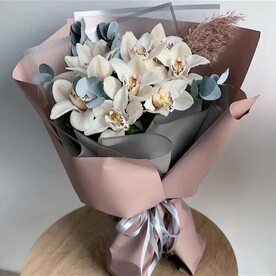 Букет из 9 орхидей «Лёгкость и изящество»