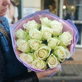 Белые розы 15