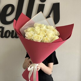 15 белых эквадорский роз