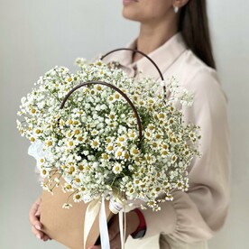 Подарок из стойких цветов