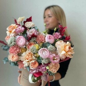 Стихия любви, ранункулюсы, французские розы.