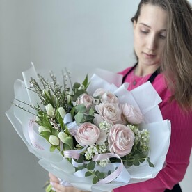 Идеальный весенний букет с ранункулюсами 🤍