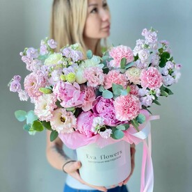 Коробочка в розовых оттенках с пионами