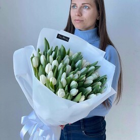 49 белых тюльпанов