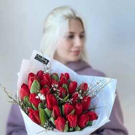 Букет из красных тюльпанов