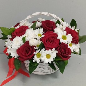 Цветы в корзине
