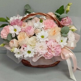 Цветы в корзине