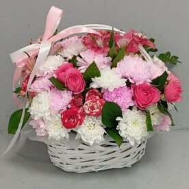 Цветы в корзине