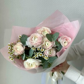 Ранункулюсы с ромашками