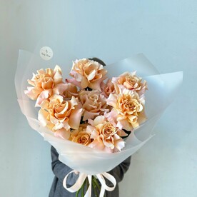 11 французских роз в упаковке