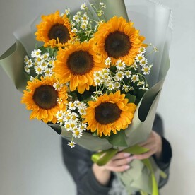 Букет с подсолнухами