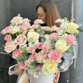 Композиция в шляпной коробке