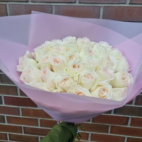 Букет из парфюмерию белый розы