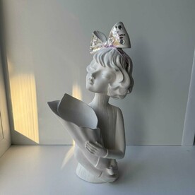 Статуэтка «Девочка с бантом» с паталью