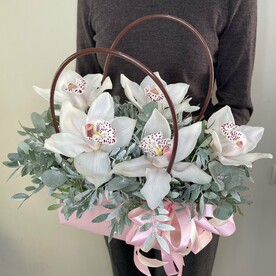 Сумочка с белыми орхидеями