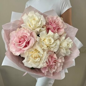 Французская роза белая и розовая