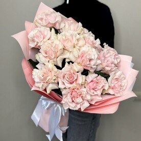 Большой букет французских роз