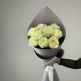 Букет 9 белых роз "Анжелика"