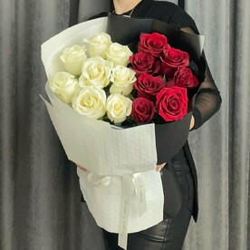 Букет из роз "День и Ночь"