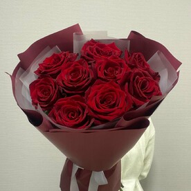 Букет из 9 алых роз