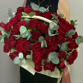 Корзина с кустовыми розами