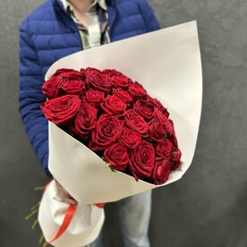 35 шикарных красных роз Премиум