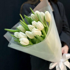 Монобукет из белых тюльпанов