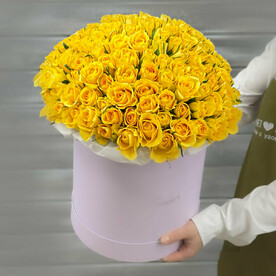 Букет из 101 желтой Кенийской розы в шляпной коробке