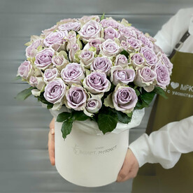 51 СИРЕНЕВАЯ РОЗА В ШЛЯПНОЙ КОРОБКЕ