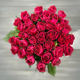 Букет из 35 малиновых роз с лентой Кения 40 см