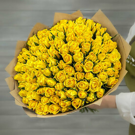 Букет из 101 желтой розы в крафте Кения 40 см