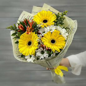 Букет из гербер, хризантем, ромашек и альстромерий