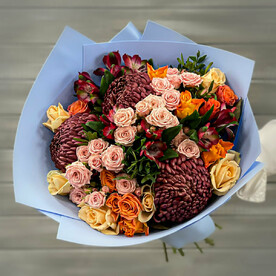 Букет из роз и хризантем с альстромериями