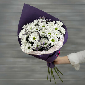 Букет из белых хризантем и лимониума