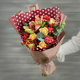 Букет из гвоздик, роз и лилий