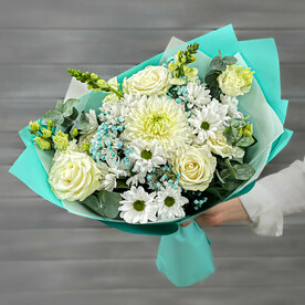 Букет из хризантем, эустом и роз