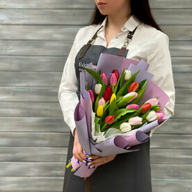 Весенний букет из тюльпанов