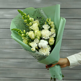 Букет с розами и лавандой